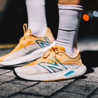 Кросівки чоловічі New Balance Fuel Cell Rebel V2 MFCXLG2 р.42,5  9